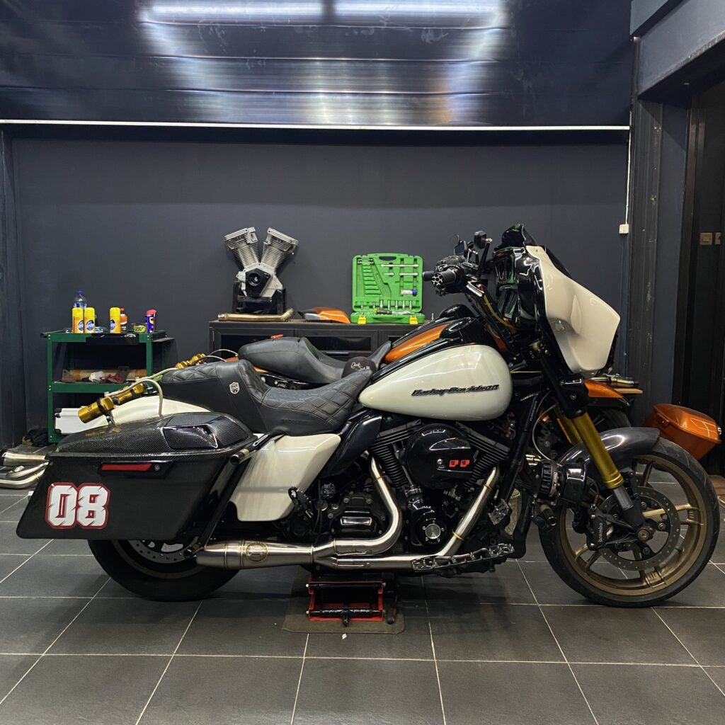 Harley Davidson touring motorcycle with Bigshot Titan exhaust from Smoke Muffler